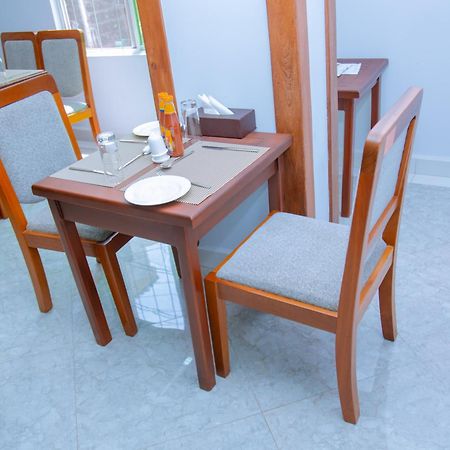 Hotel Rolax Dar es Salaam Bagian luar foto