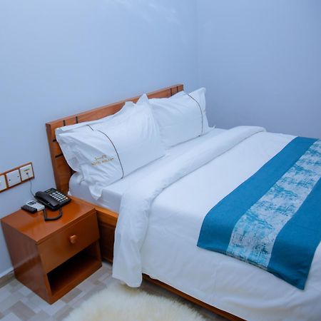 Hotel Rolax Dar es Salaam Bagian luar foto