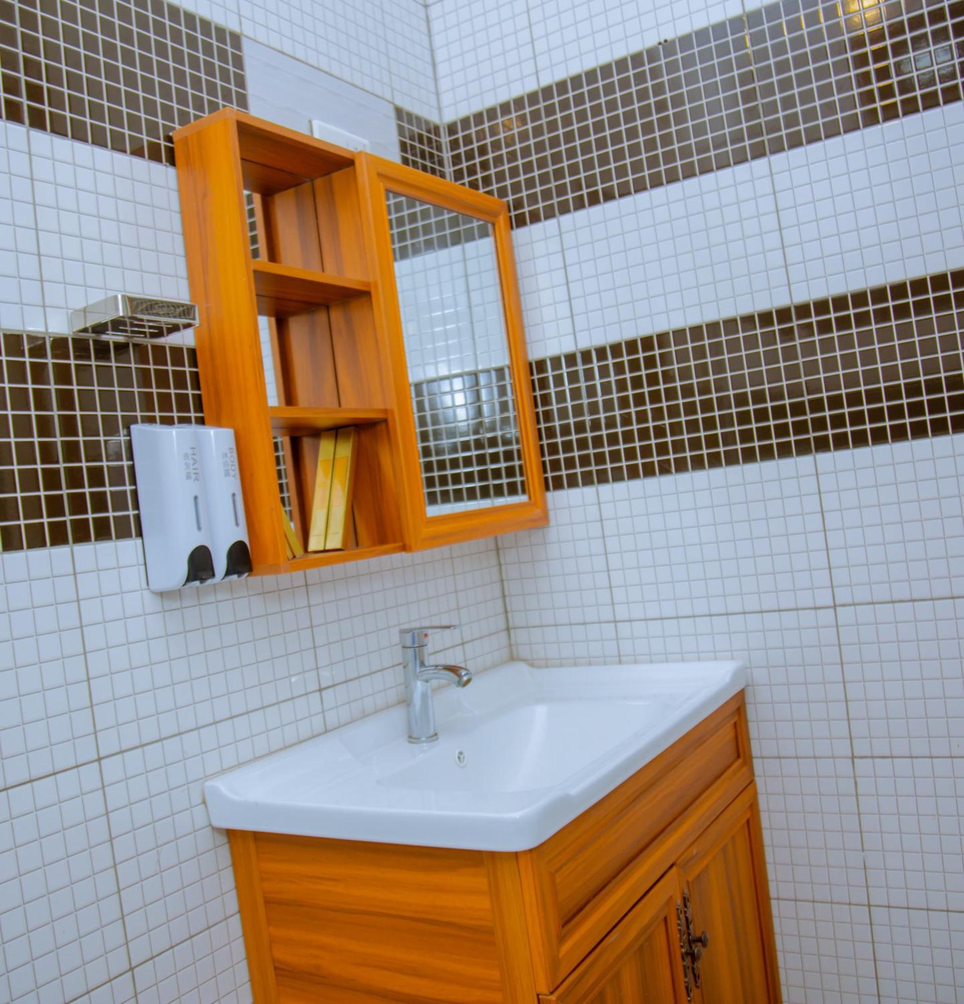 Hotel Rolax Dar es Salaam Bagian luar foto