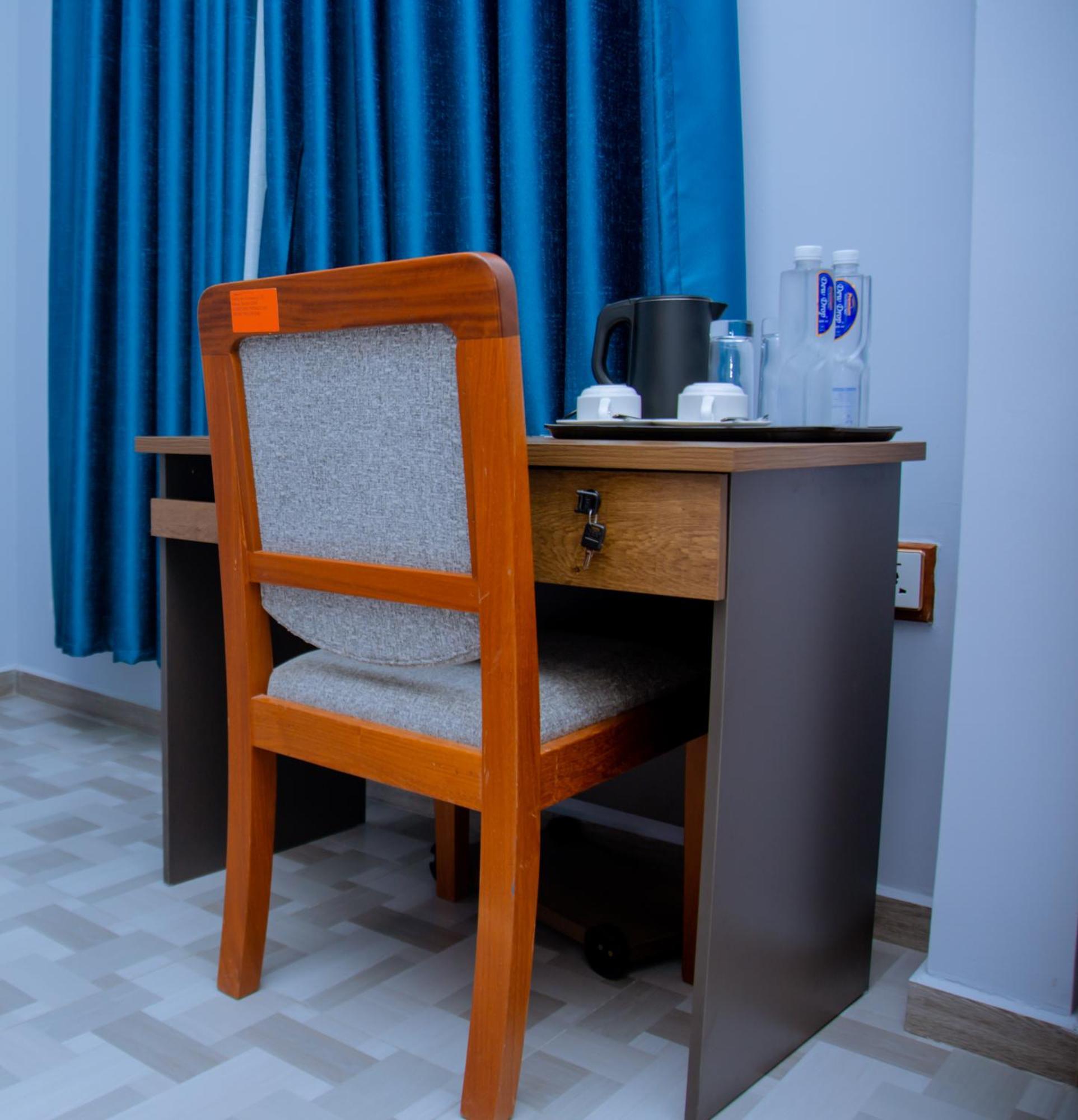 Hotel Rolax Dar es Salaam Bagian luar foto