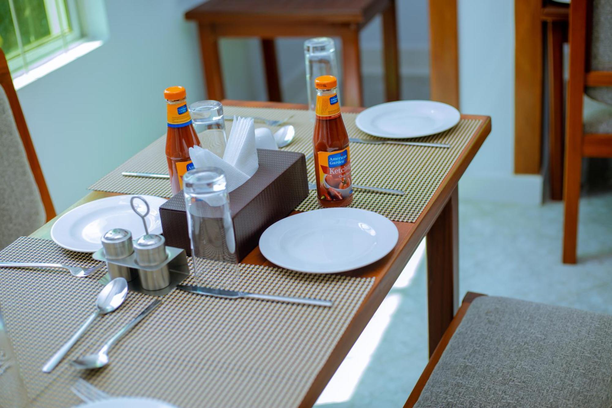 Hotel Rolax Dar es Salaam Bagian luar foto