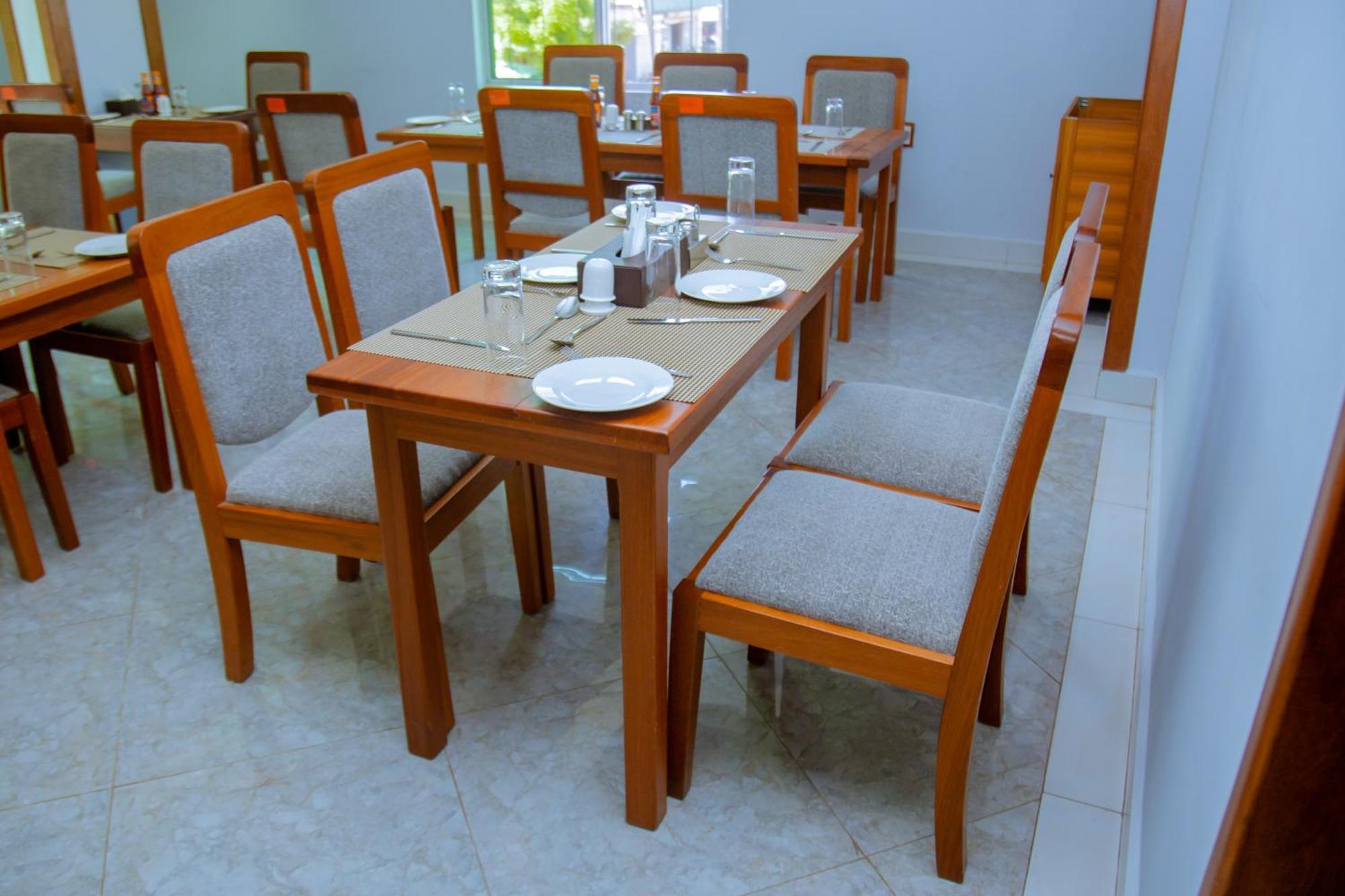 Hotel Rolax Dar es Salaam Bagian luar foto