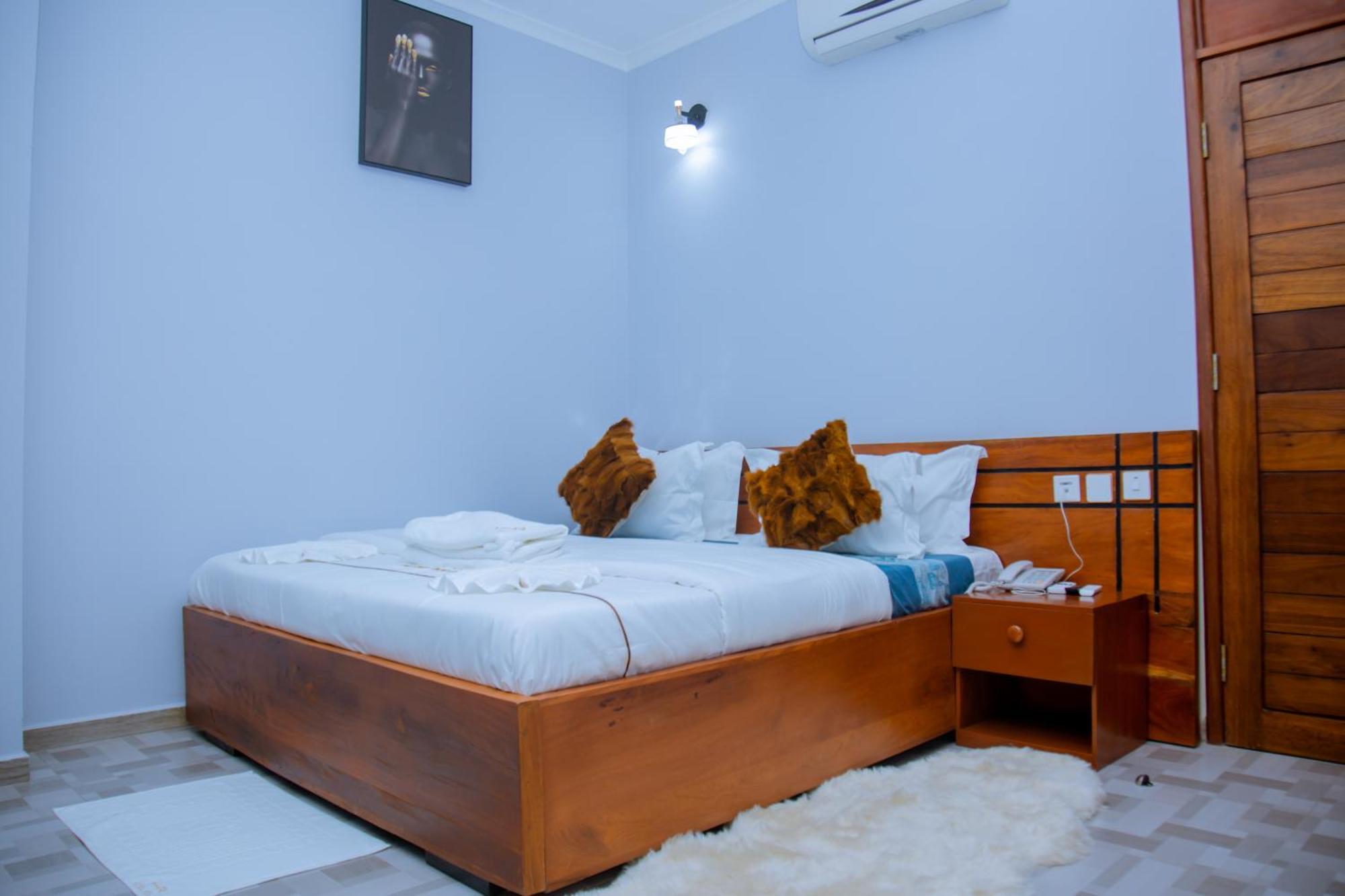 Hotel Rolax Dar es Salaam Bagian luar foto