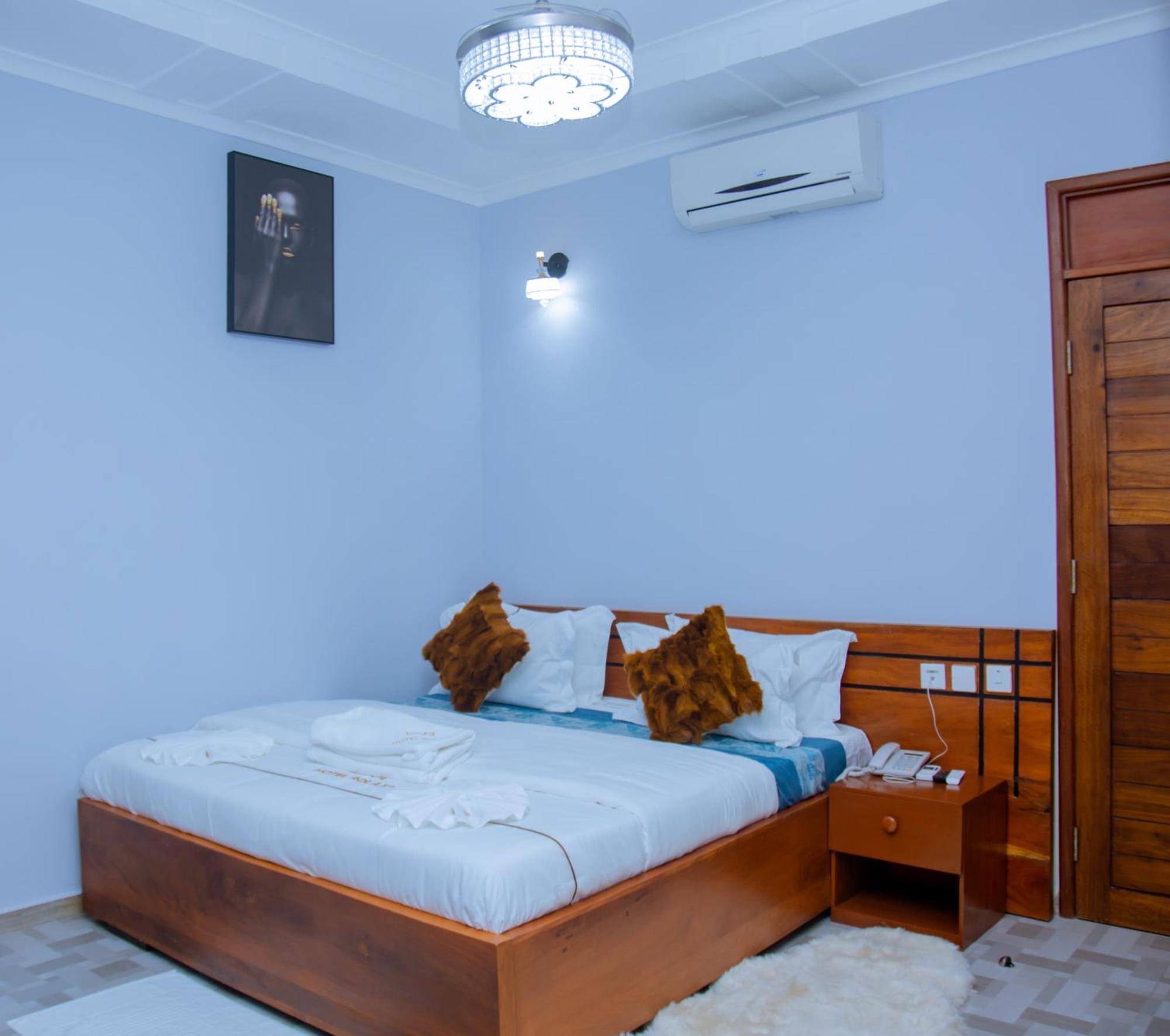 Hotel Rolax Dar es Salaam Bagian luar foto