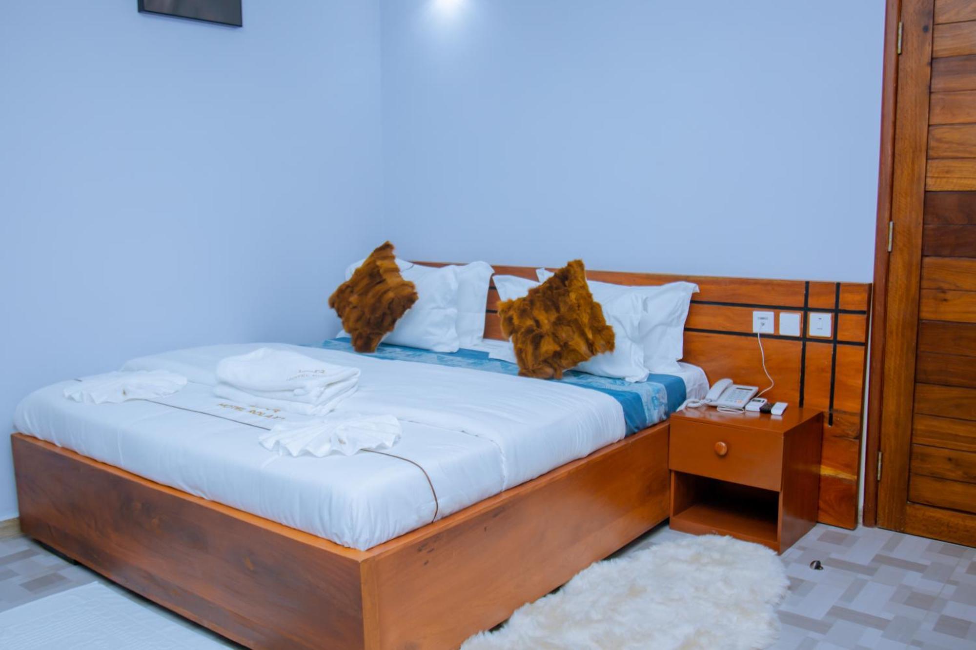 Hotel Rolax Dar es Salaam Bagian luar foto