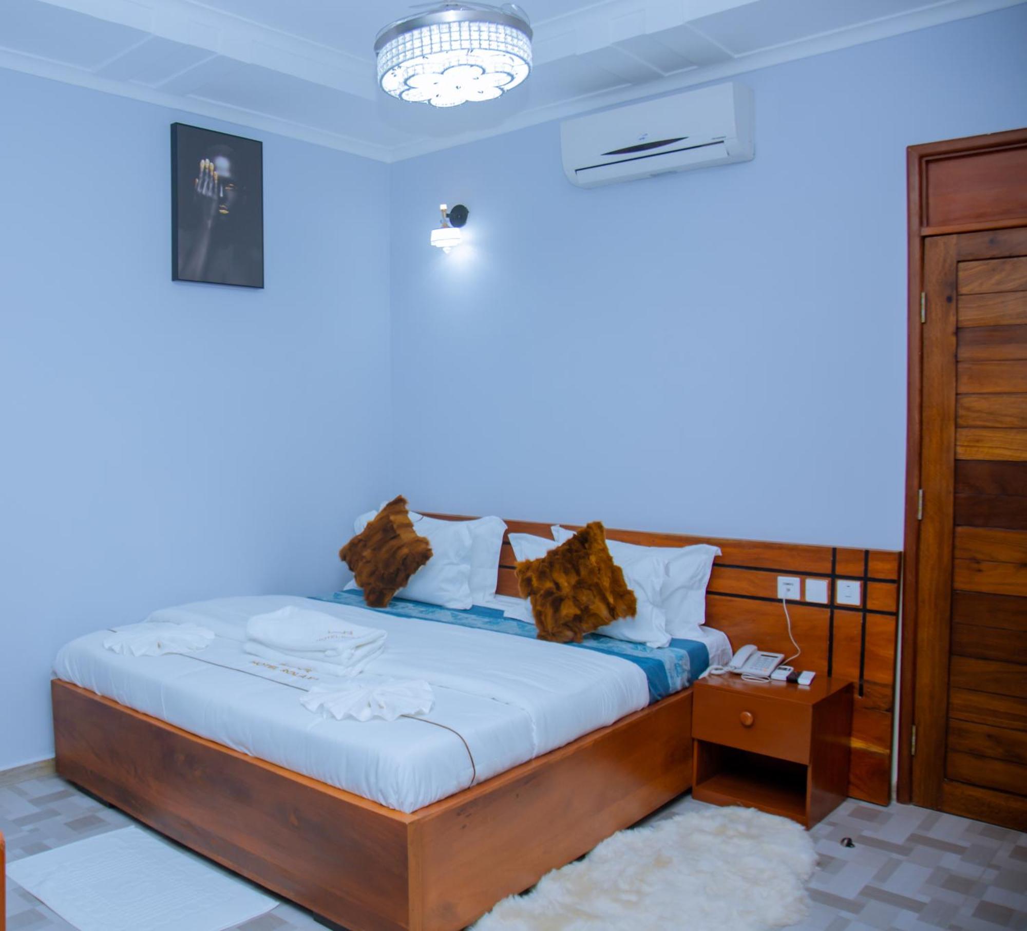 Hotel Rolax Dar es Salaam Bagian luar foto